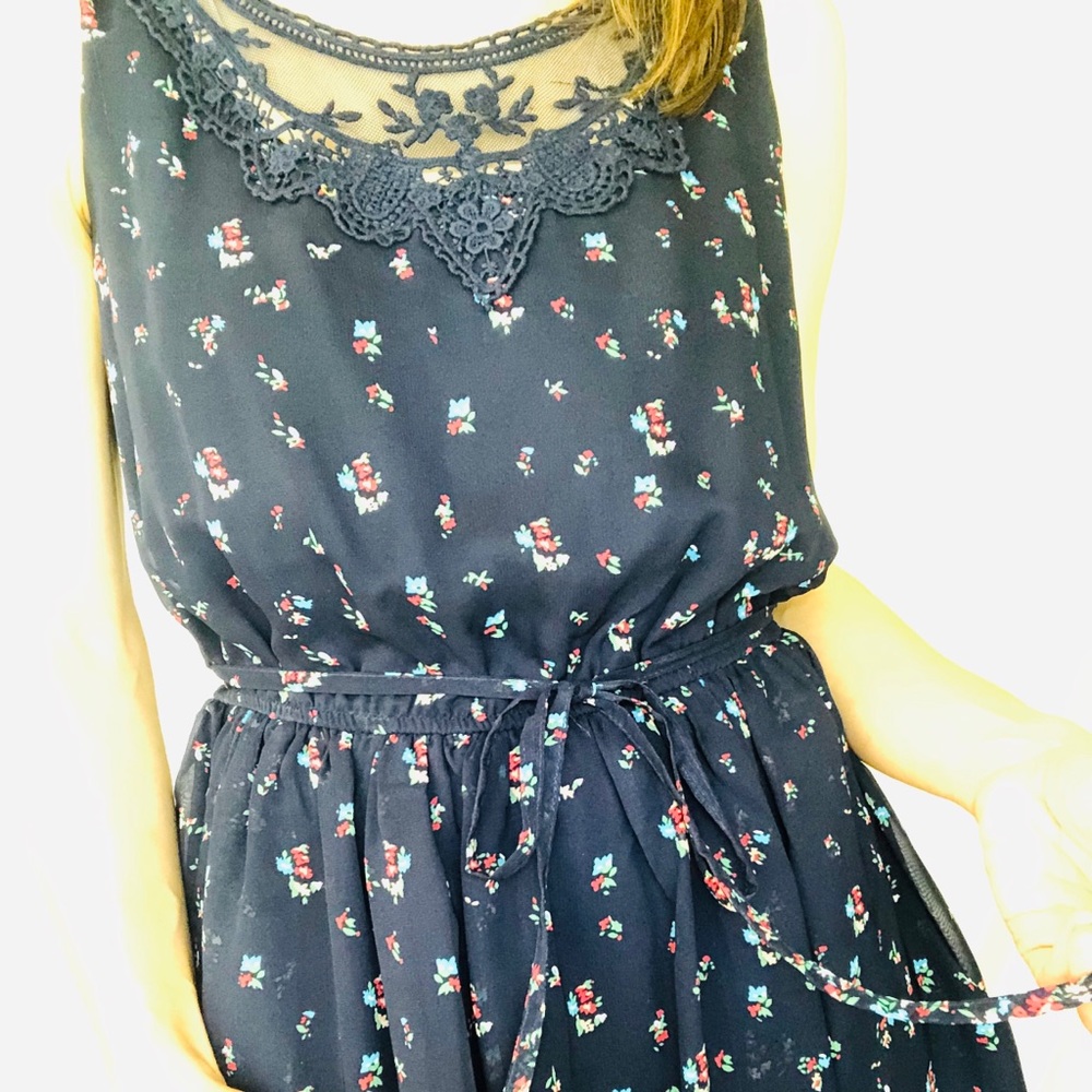 Ultra Pink navy floral dress - Picture 3 of 8